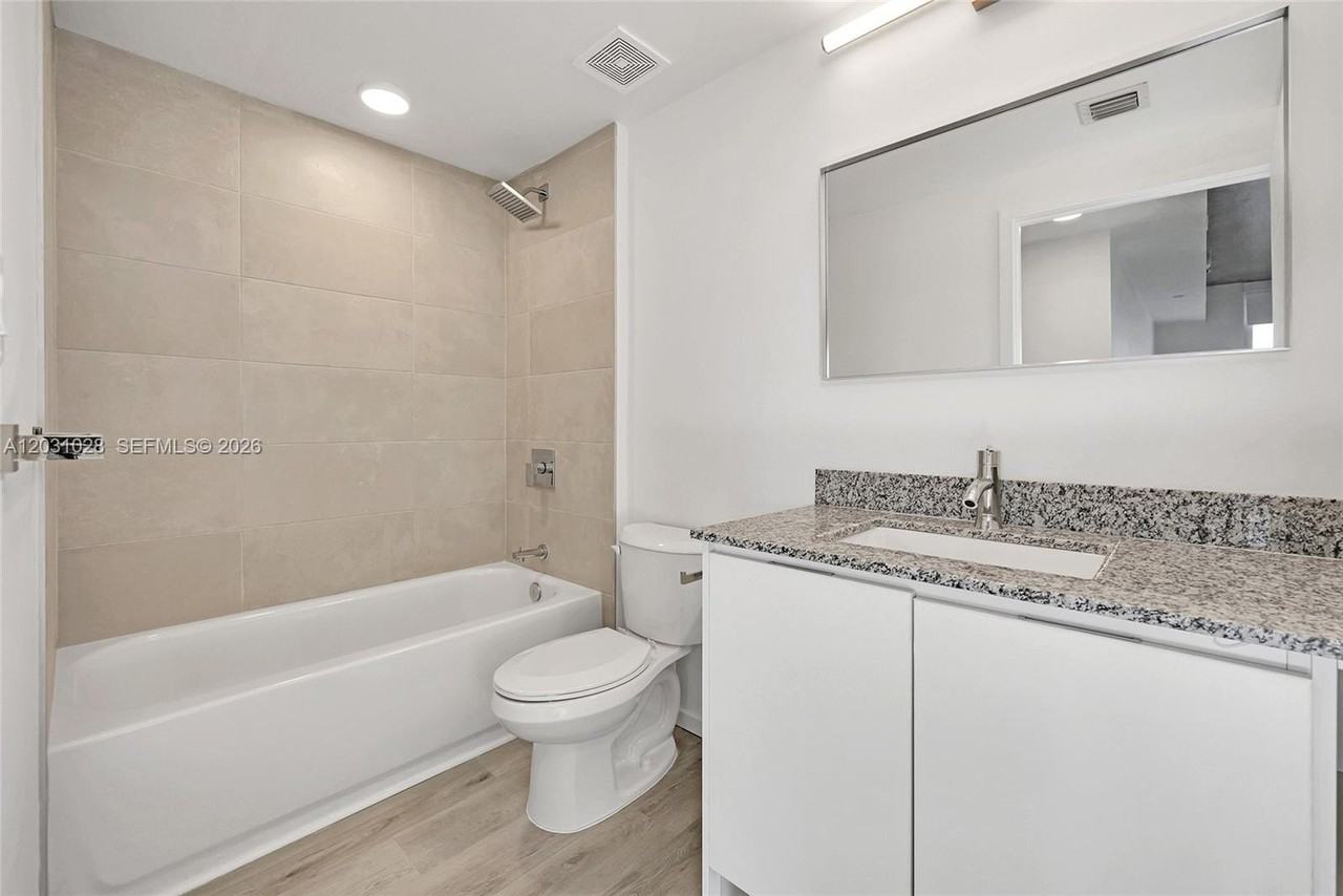 475 Ne 125th St #504 - Photo 3 of 14