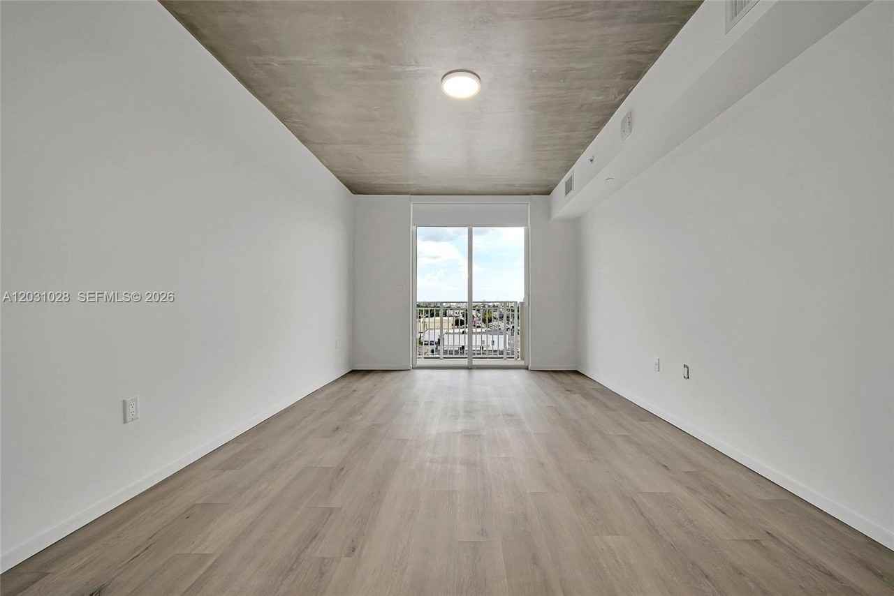 475 Ne 125th St #504 - Photo 4 of 14