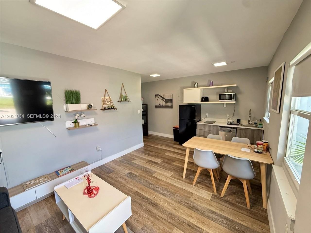 1020 N Victoria Park Rd #23 - Photo 2 of 11