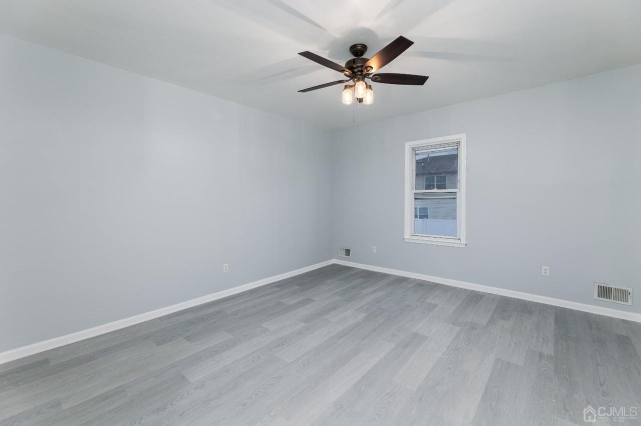80 Heald St - Photo 4 of 16