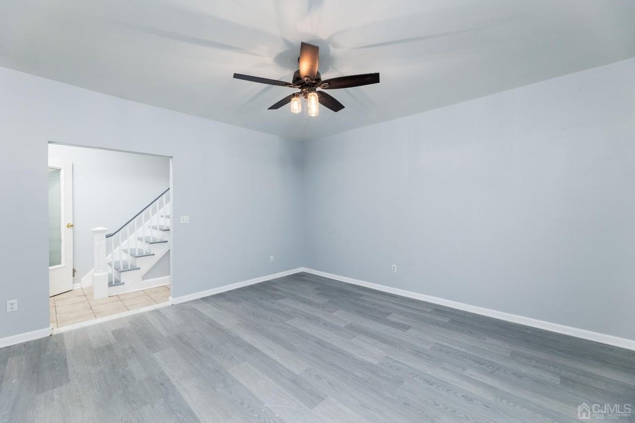 80 Heald St - Photo 5 of 16