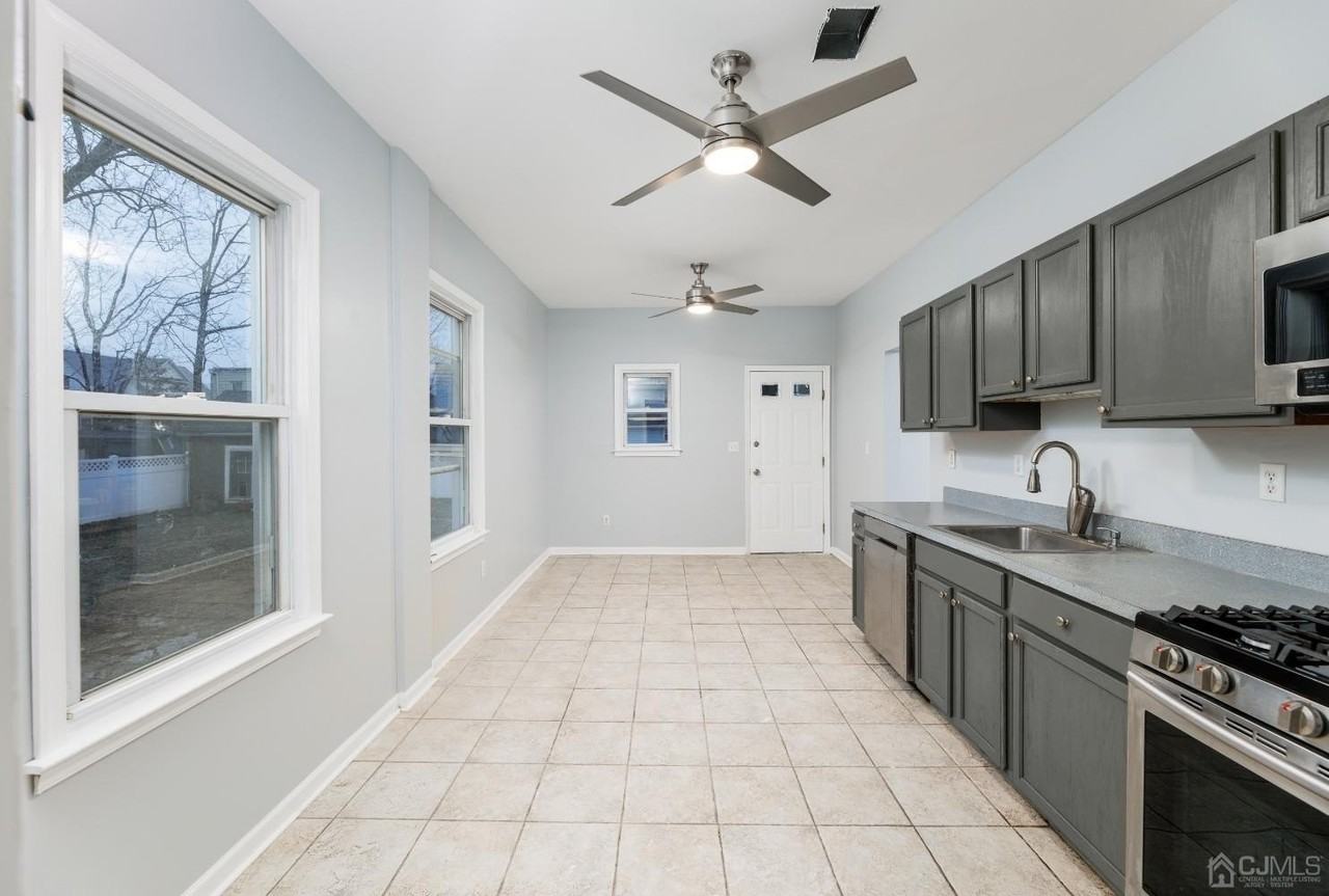 80 Heald St - Photo 6 of 16