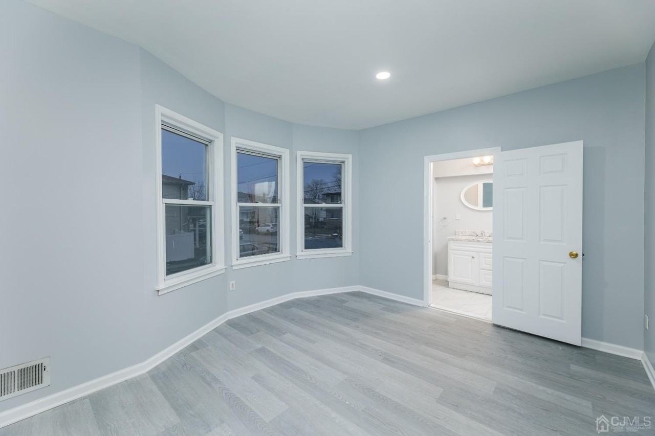 80 Heald St - Photo 6 of 13
