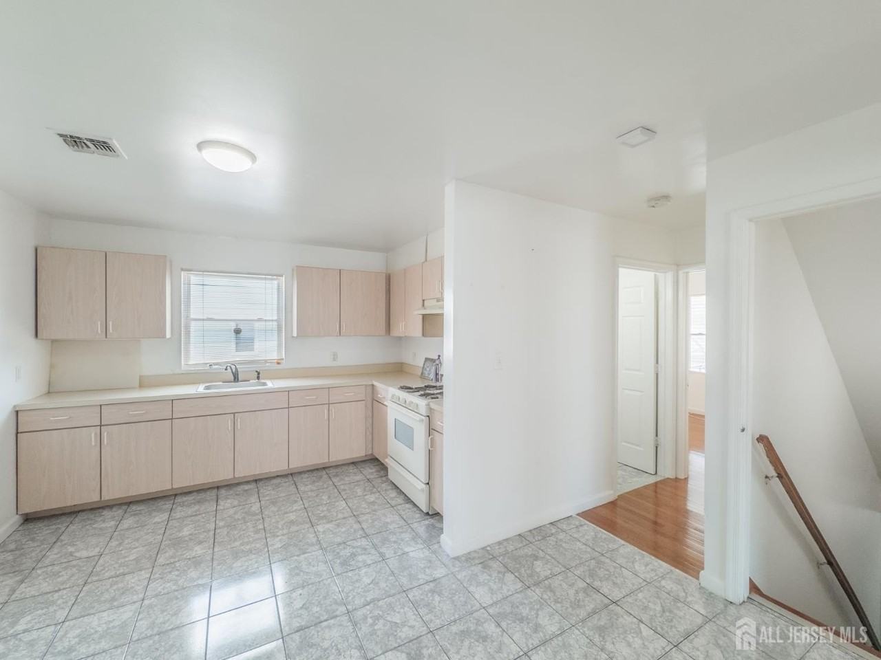 105-R Lowell St - Photo 5 of 18