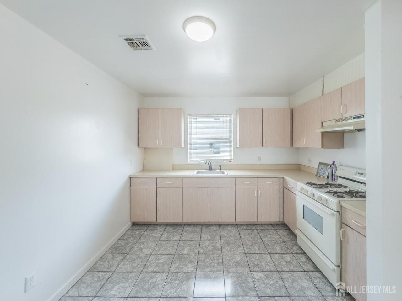 105-R Lowell St - Photo 6 of 18