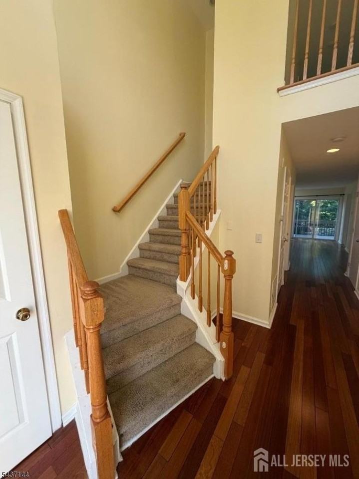 37 Mindy Dr - Photo 3 of 34