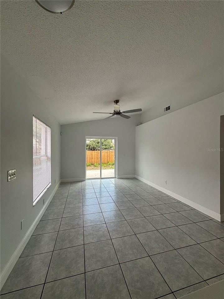 933 Vista Palma Way - Photo 3 of 9