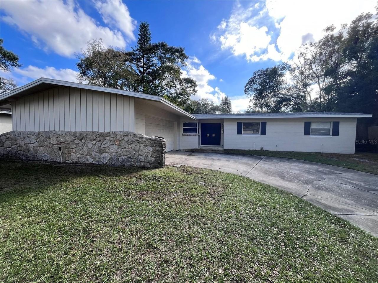 2730 Prince John Rd - Photo 2 of 15