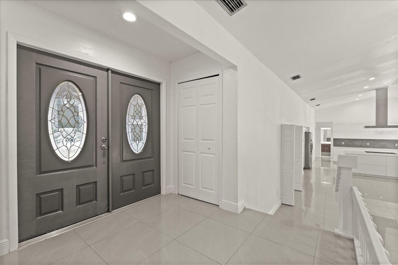6135 Crystal View Dr - Photo 3 of 34
