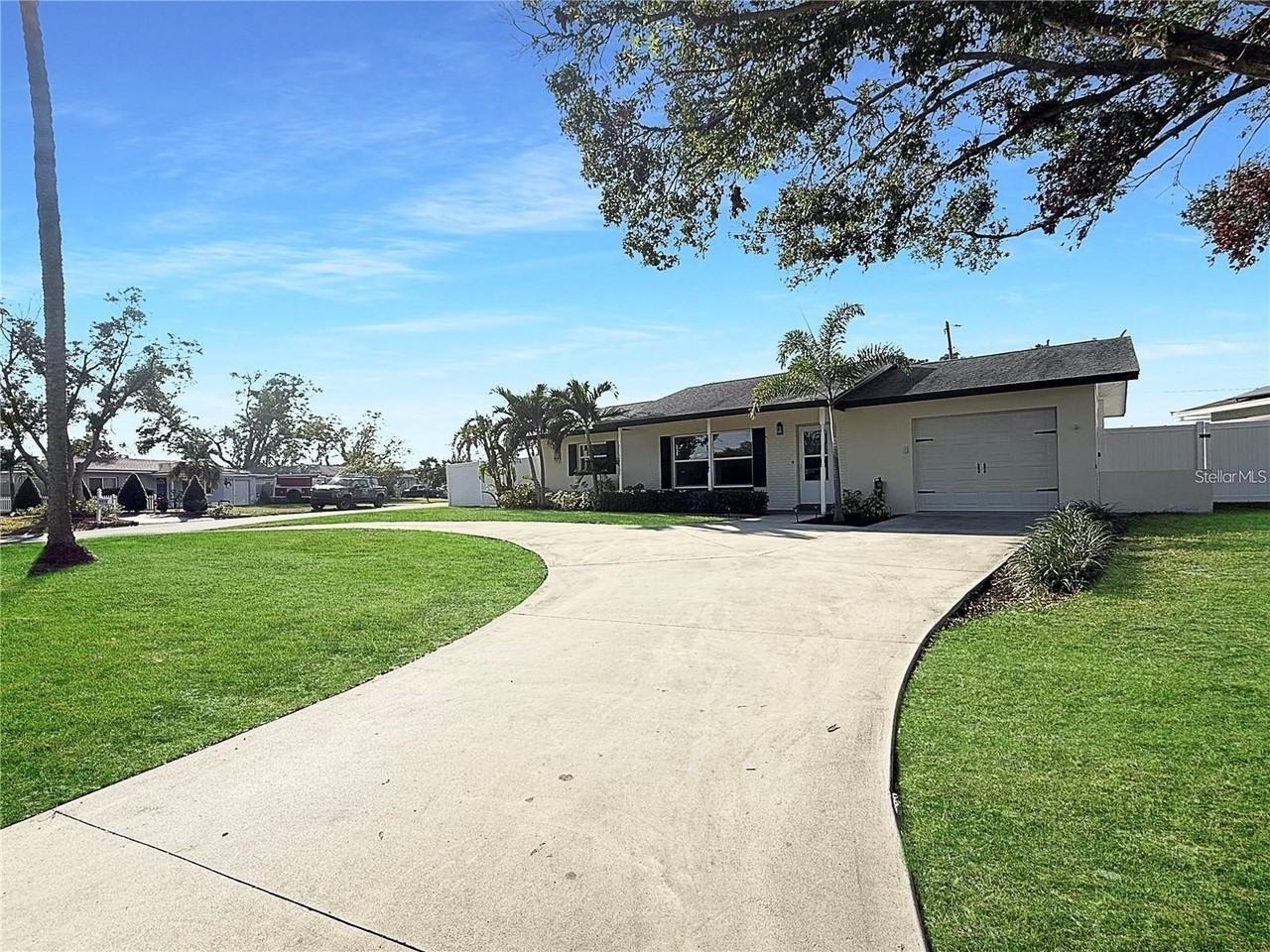 8802 109th Ln - Photo 2 of 15