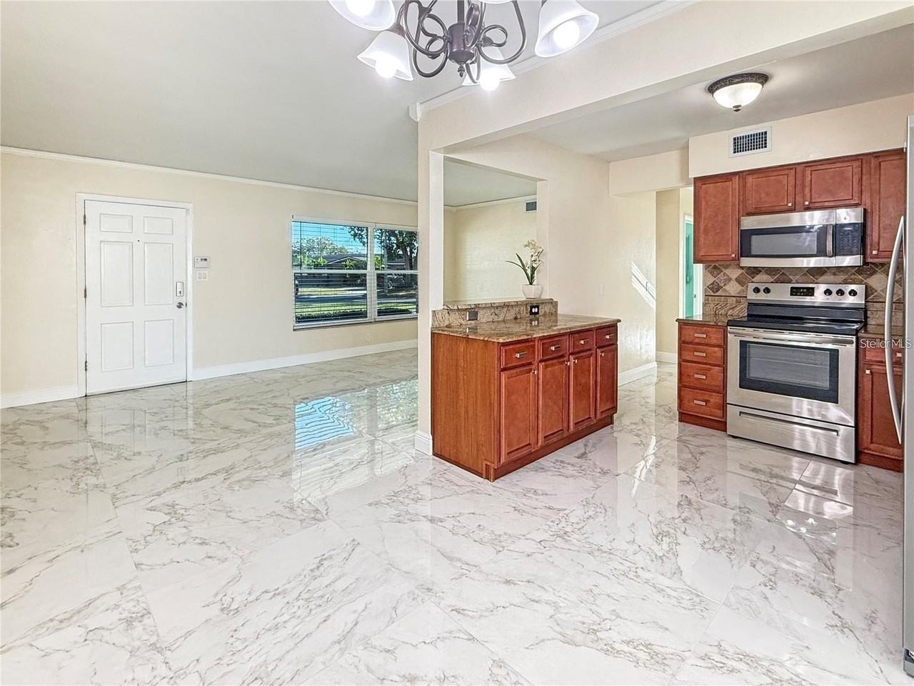 8802 109th Ln - Photo 5 of 15