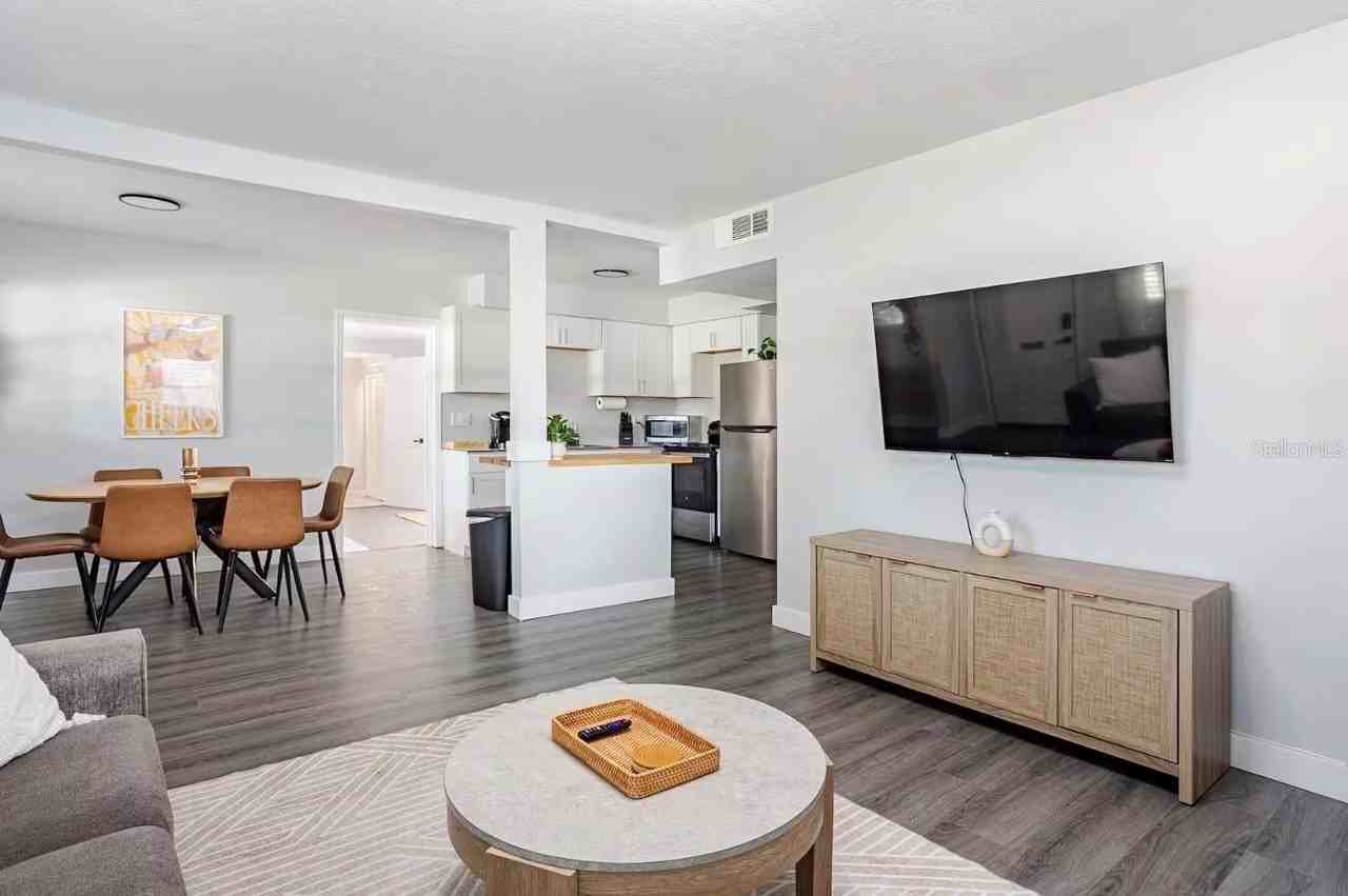 8911 Oren Ave - Photo 3 of 18