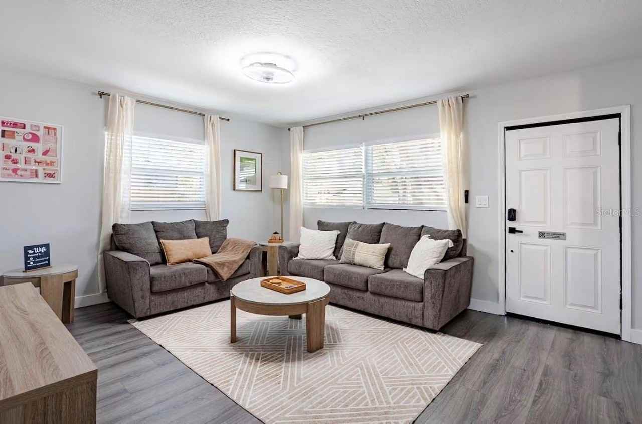 8911 Oren Ave - Photo 4 of 18