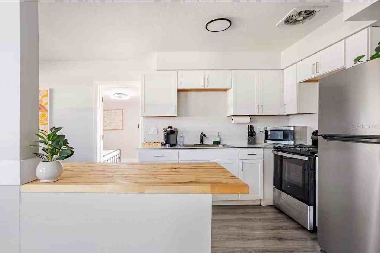 8911 Oren Ave - Photo 7 of 18