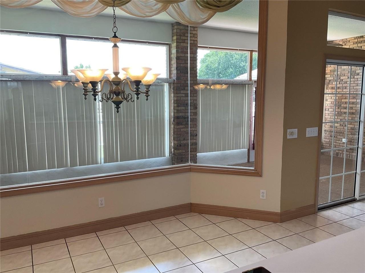 715 Fairlawn Dr - Photo 2 of 24