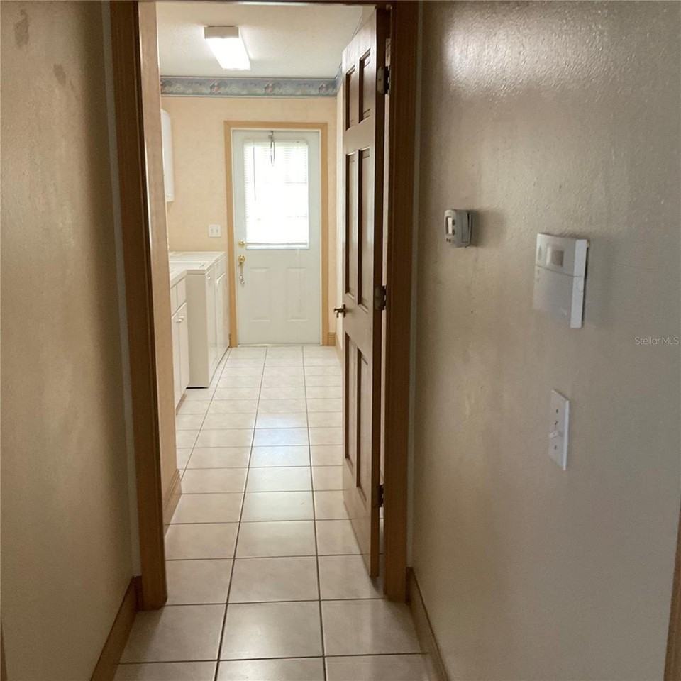 715 Fairlawn Dr - Photo 5 of 24