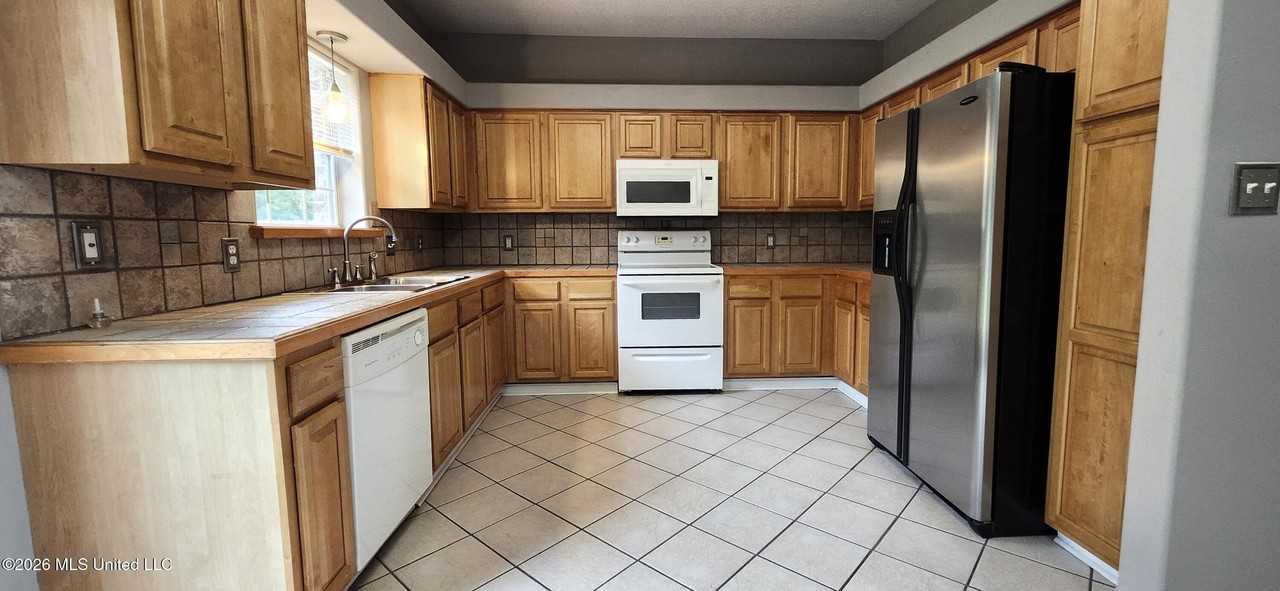 3254 Stonegate Cir - Photo 5 of 15