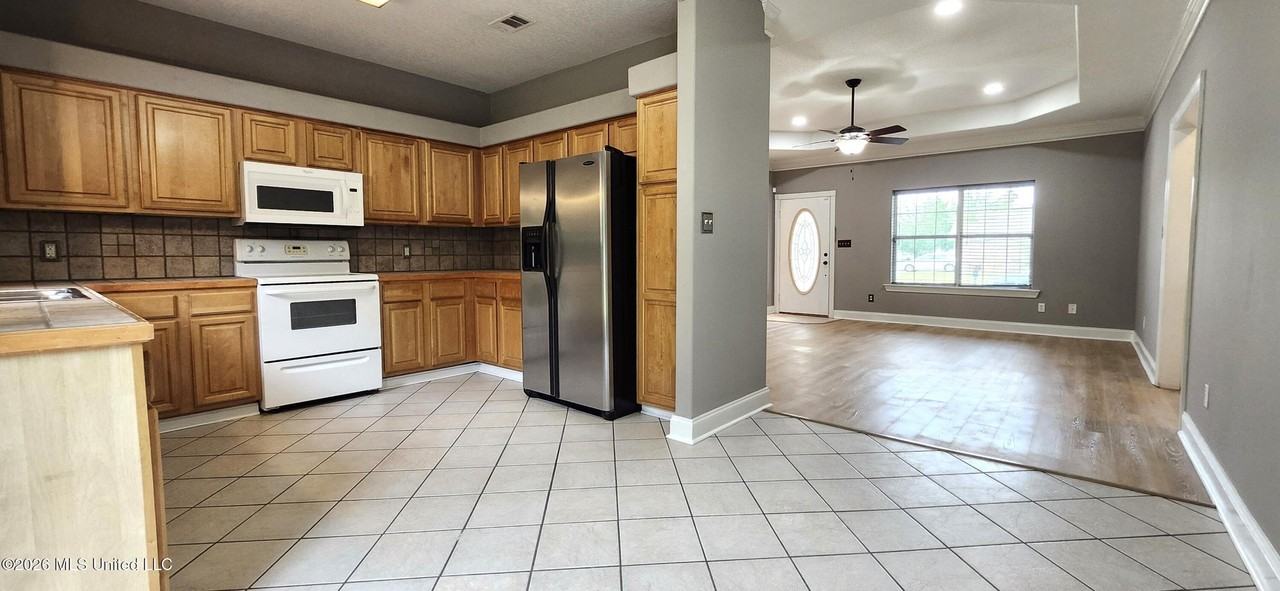 3254 Stonegate Cir - Photo 6 of 15