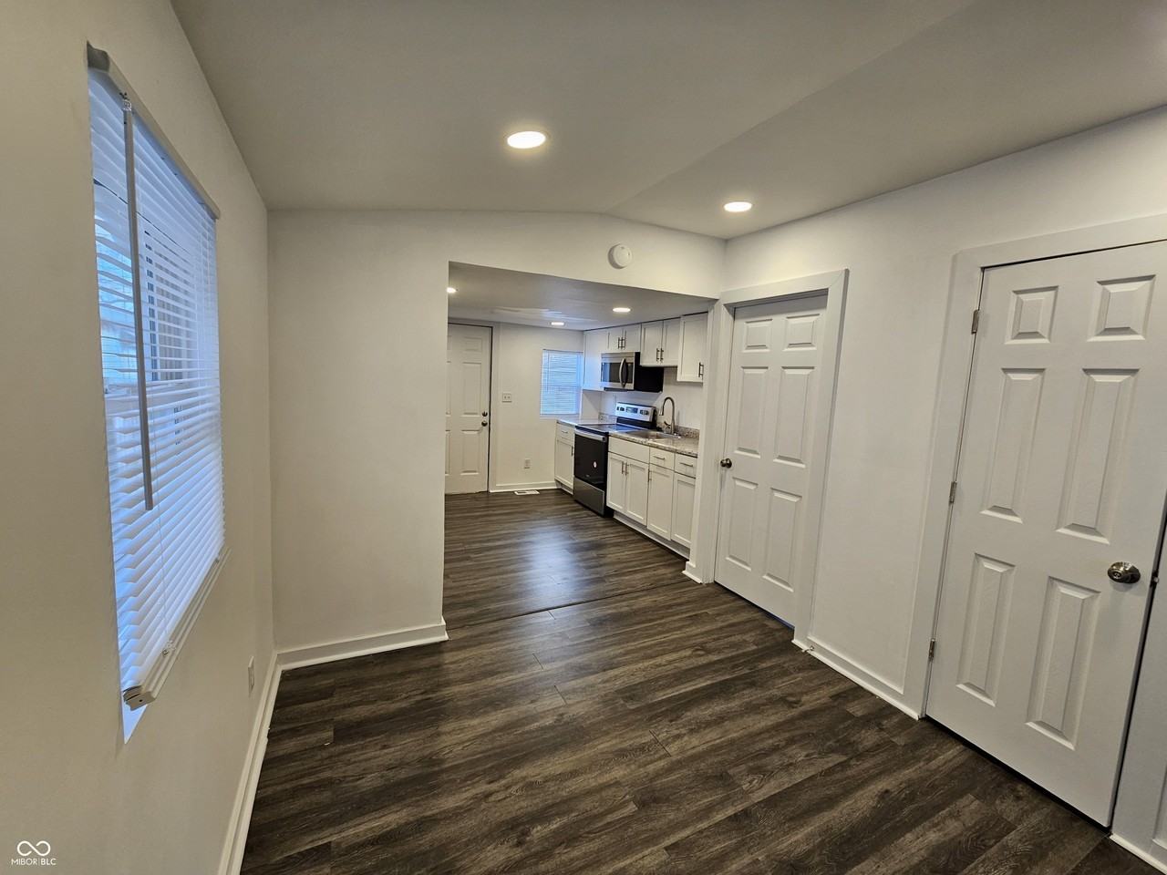 2121 Webb St - Photo 5 of 21