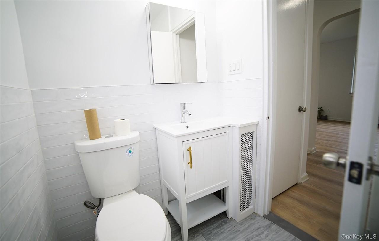 7219 Little Neck Pkwy #1stFL - Photo 6 of 15