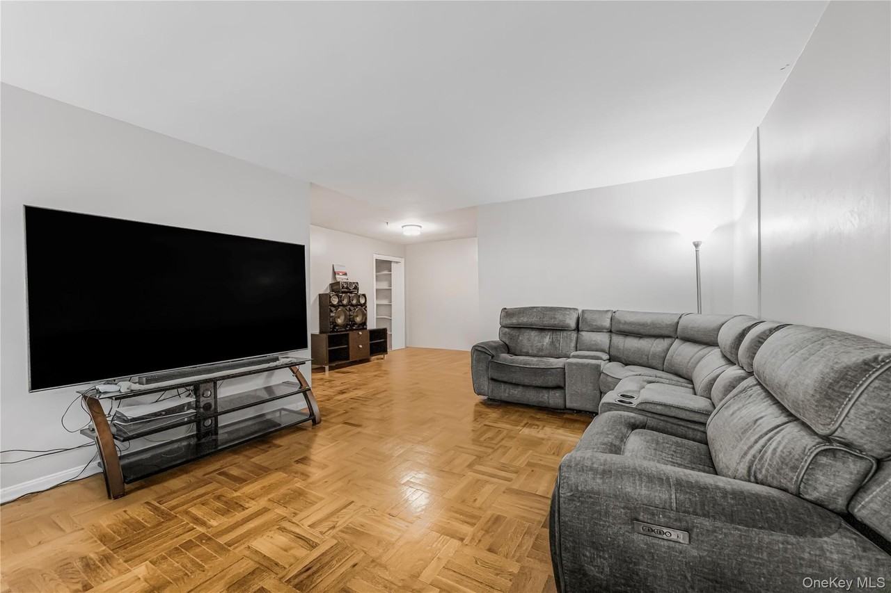 1234 Midland Ave #1C - Photo 5 of 14