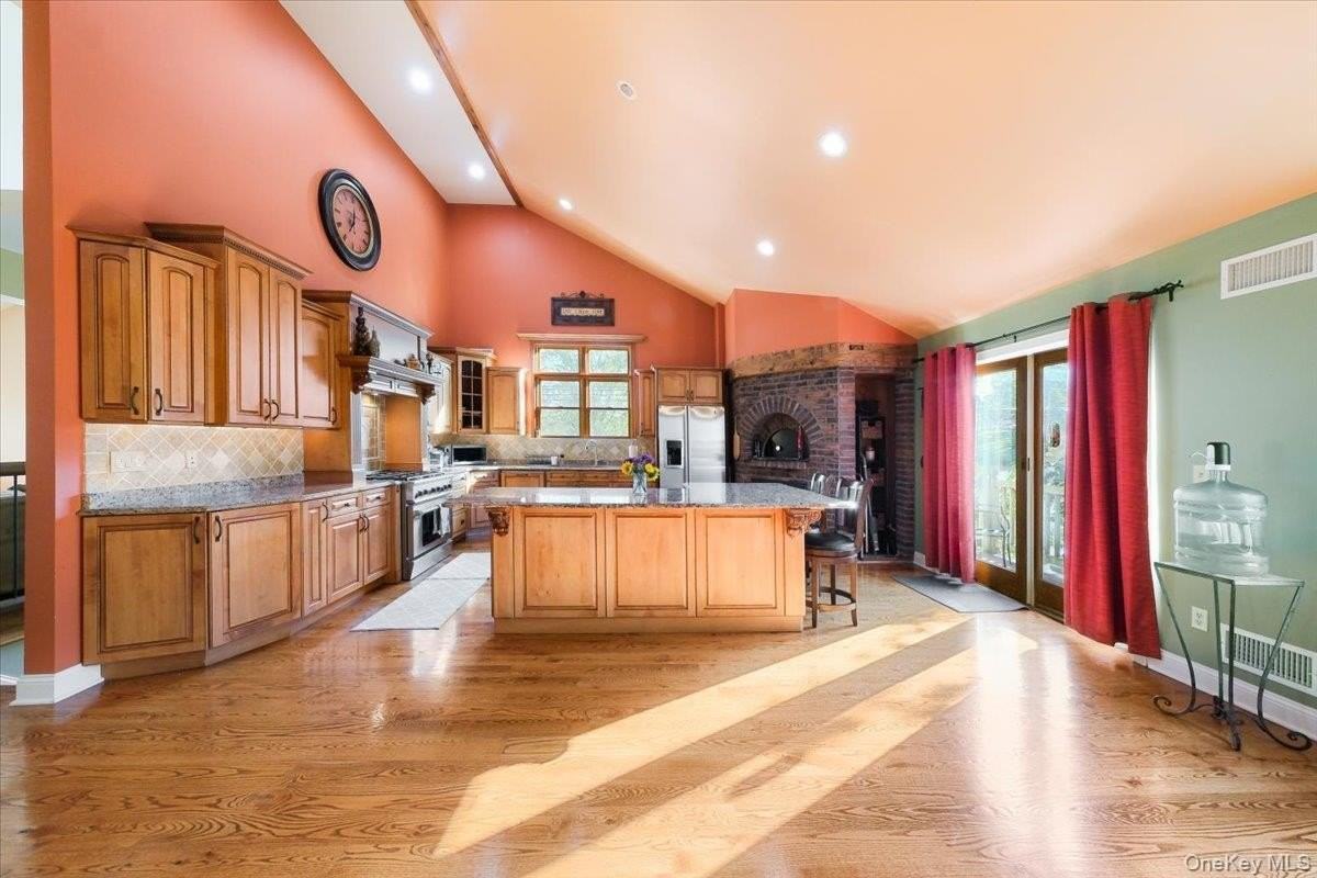 1403 Kings Hwy - Photo 5 of 40