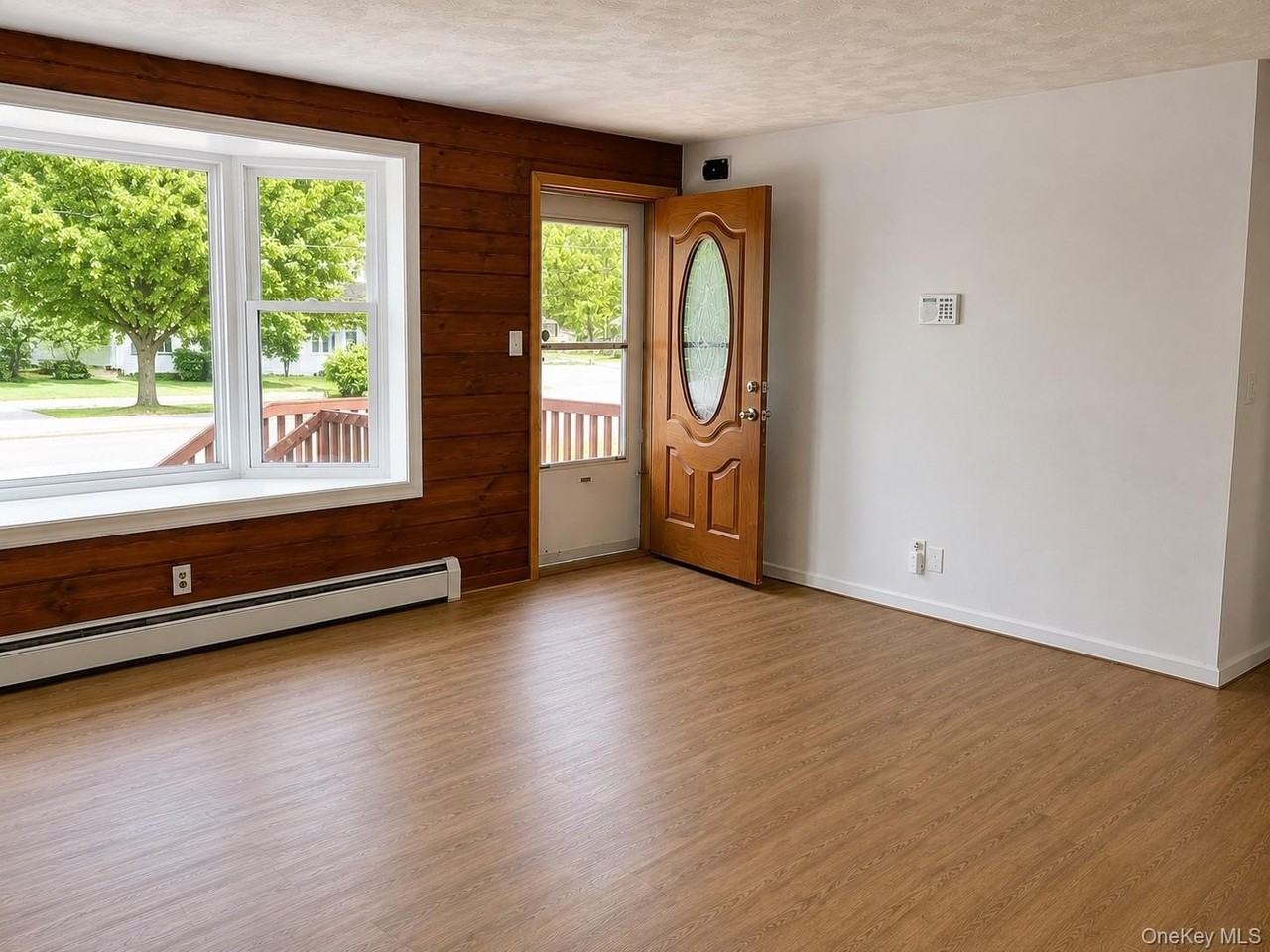 27 Midway Dr - Photo 2 of 13