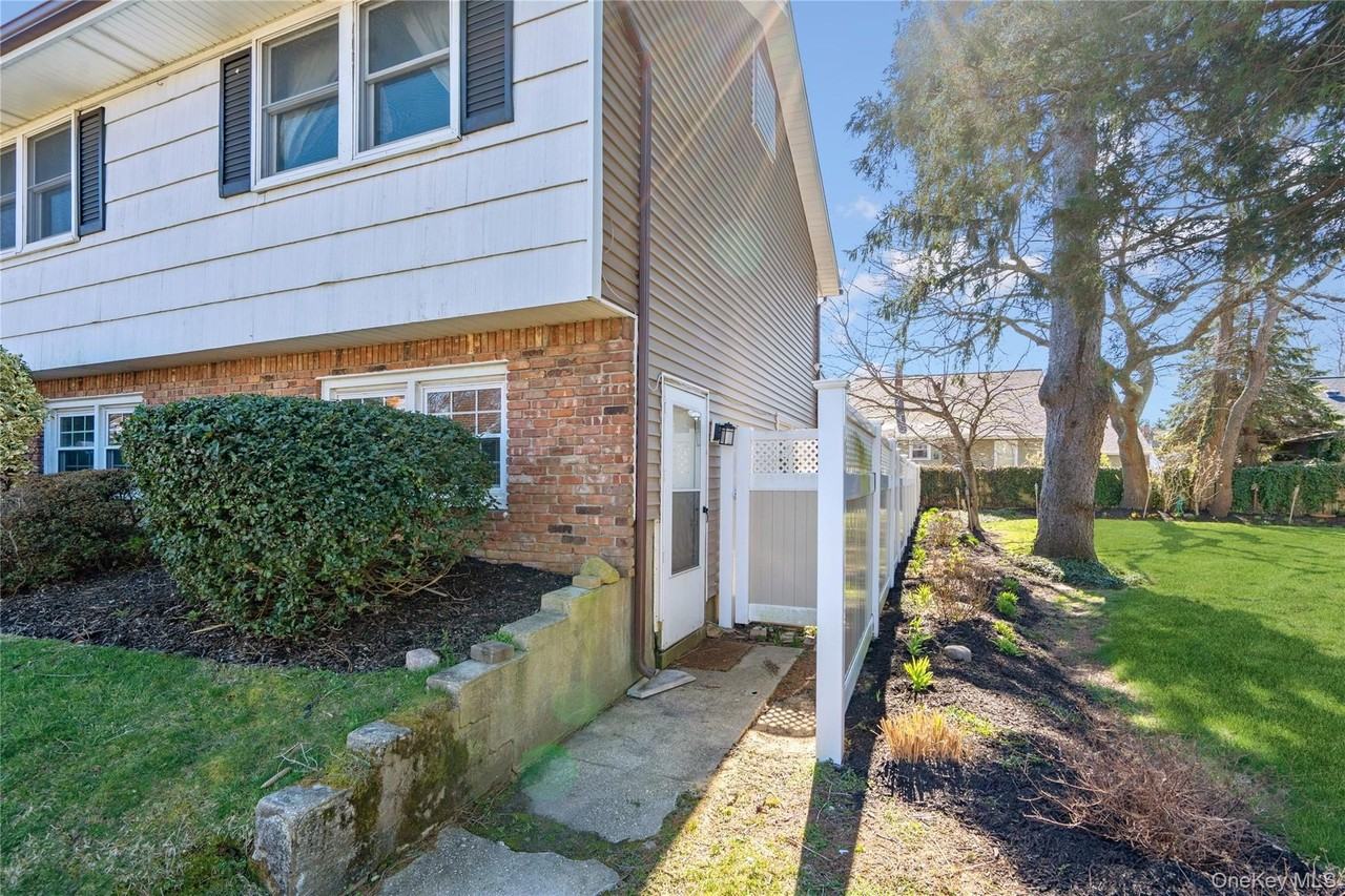 445 S Wellwood Ave - Photo 2 of 19