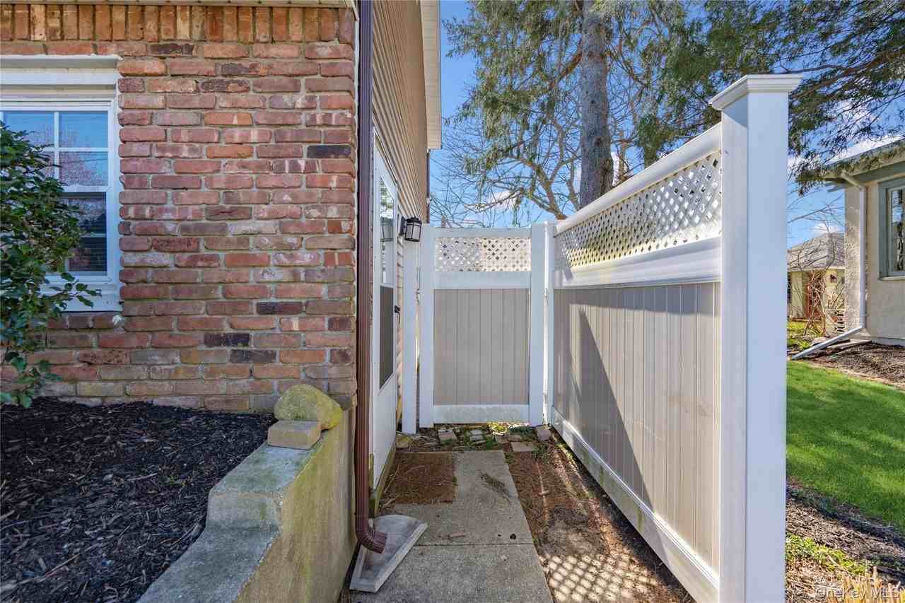 445 S Wellwood Ave - Photo 3 of 19