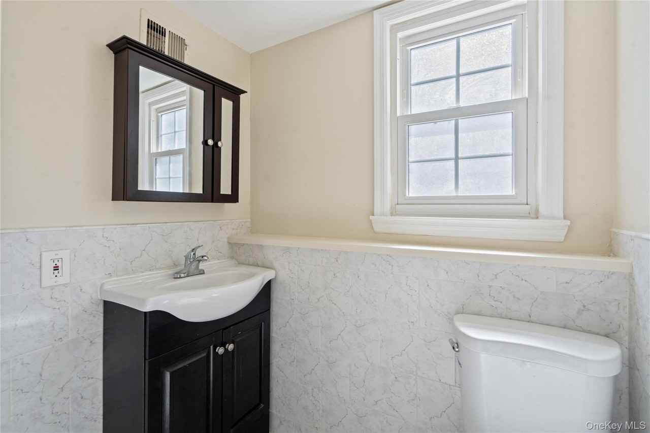 445 S Wellwood Ave - Photo 7 of 19