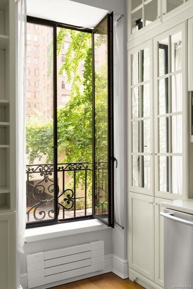 320 E 55th St - Photo 5 of 13