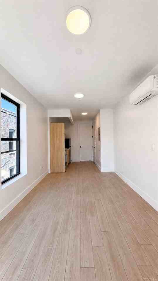 229 Ditmars St - Photo 4 of 4