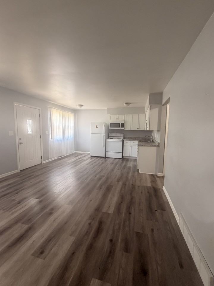108 Tara Ct #1 - Photo 2 of 14