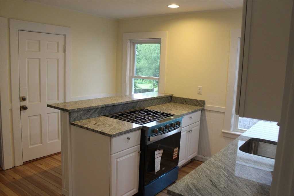 415 Commercial St #1 - Photo 2 of 11