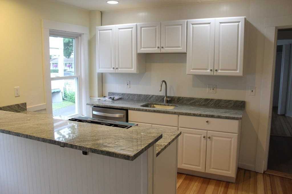 415 Commercial St #1 - Photo 3 of 11
