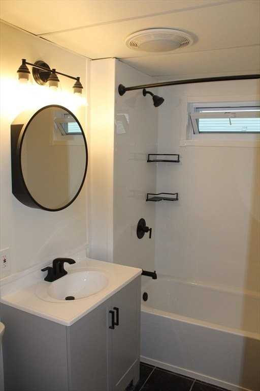 415 Commercial St #1 - Photo 5 of 11