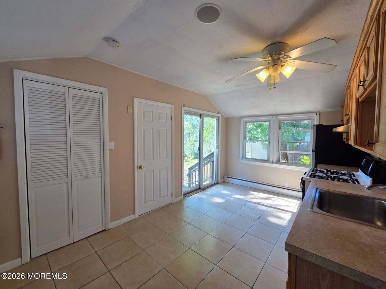 43 Shoreland Ter - Photo 6 of 28