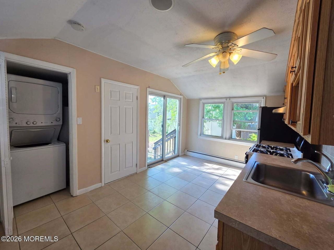43 Shoreland Ter - Photo 7 of 28