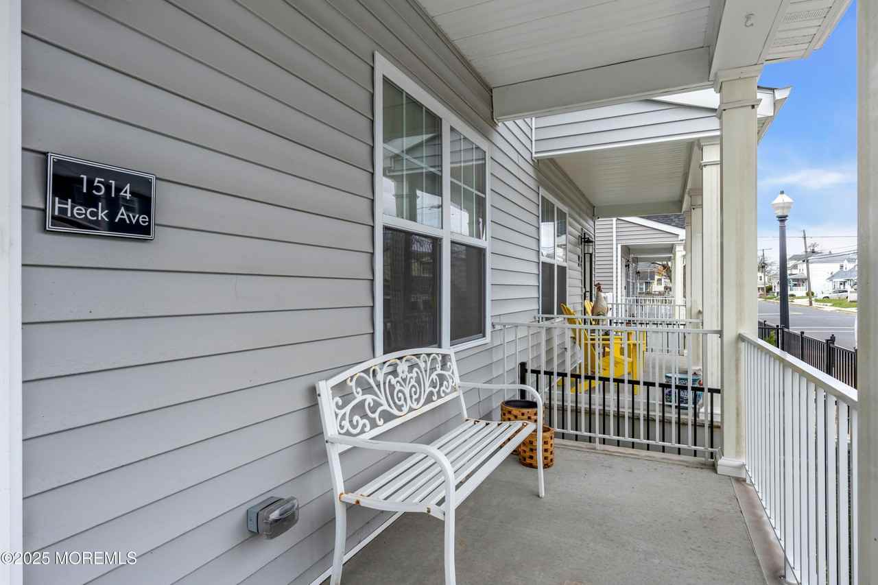1514 Heck Ave - Photo 2 of 23