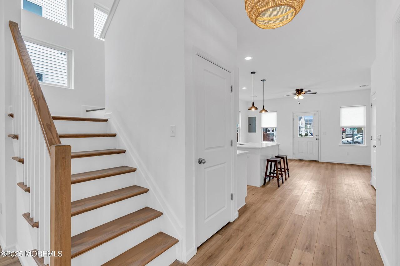 1514 Heck Ave - Photo 3 of 23