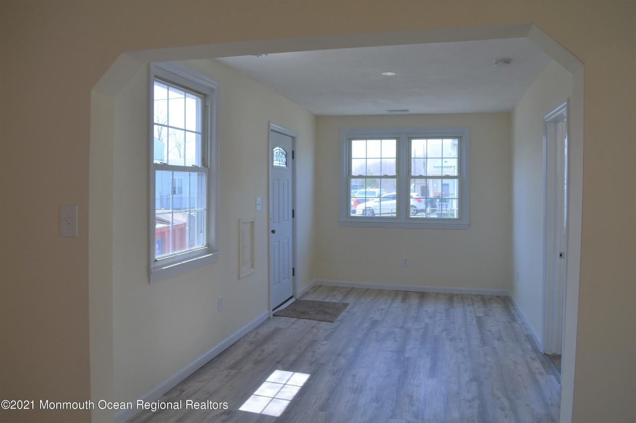 186 S Park Ave - Photo 3 of 32