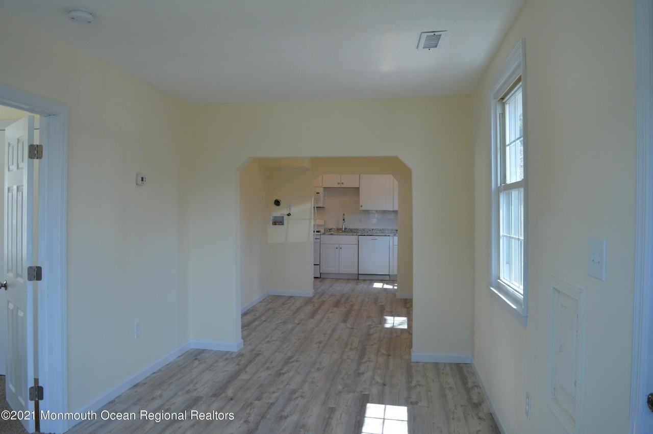 186 S Park Ave - Photo 4 of 32