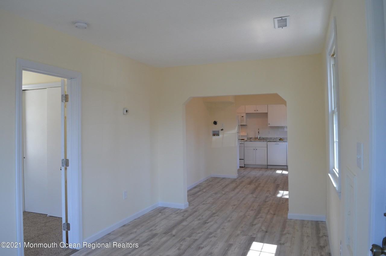 186 S Park Ave - Photo 5 of 32
