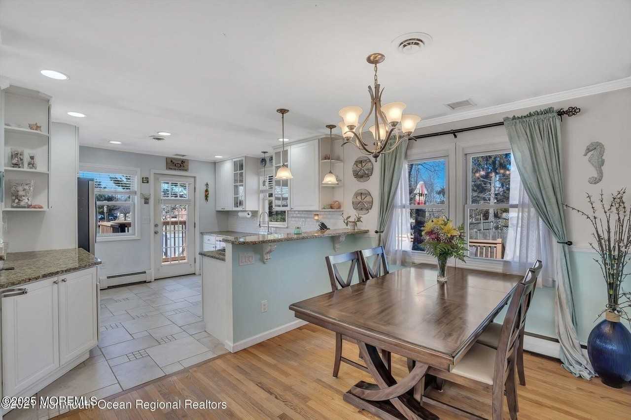 559 Dow Ave - Photo 6 of 17