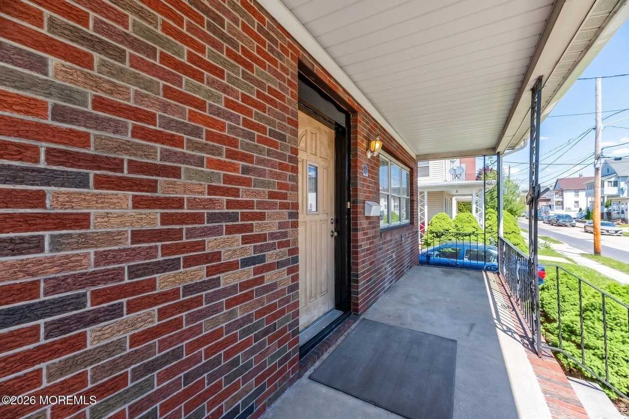 10 Lincoln St - Photo 4 of 35