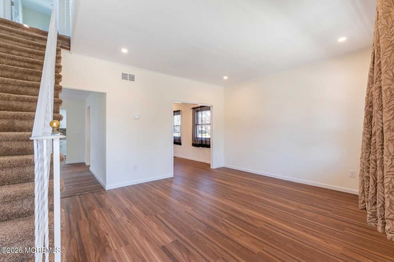 10 Lincoln St - Photo 5 of 35