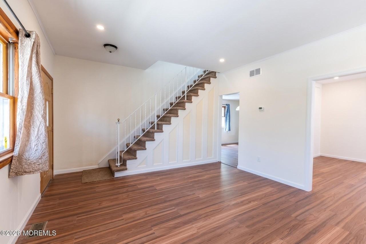 10 Lincoln St - Photo 6 of 35