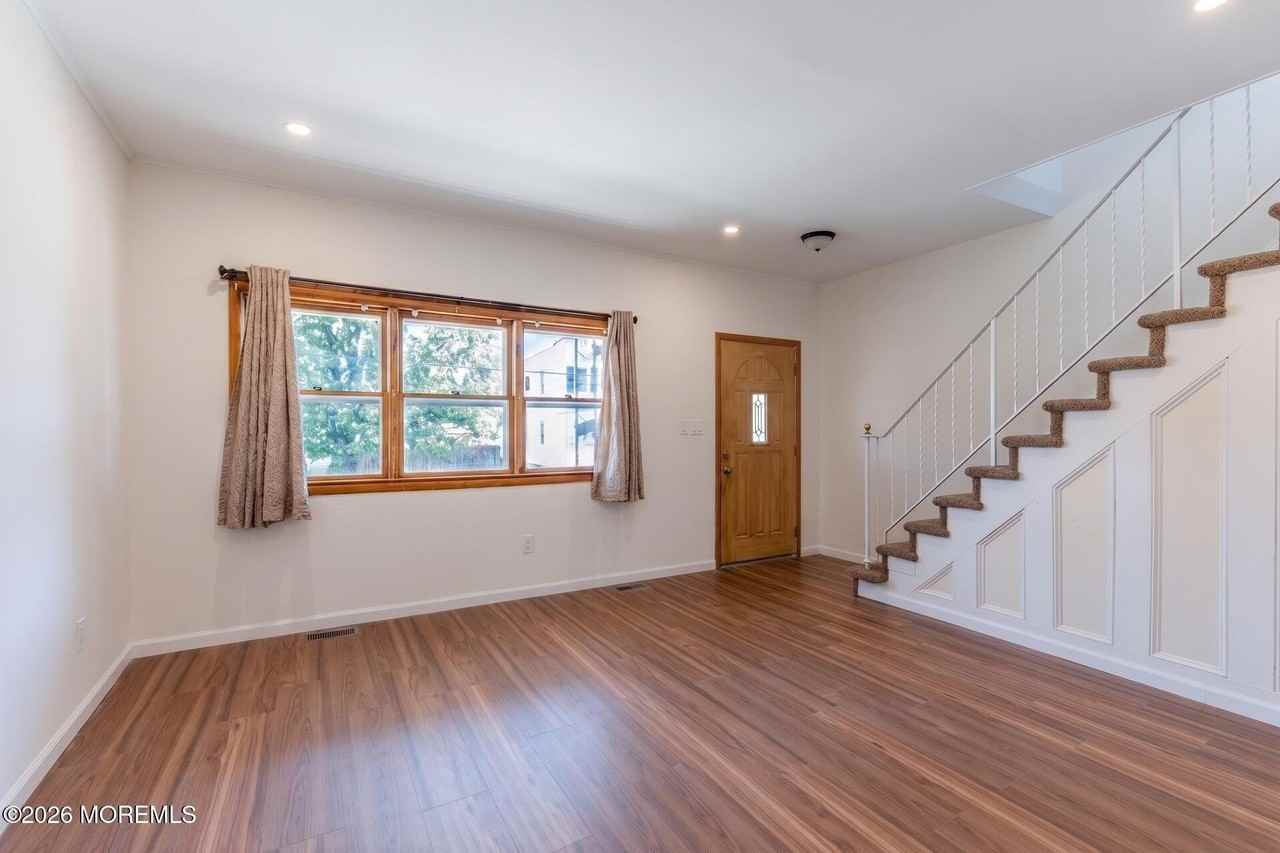 10 Lincoln St - Photo 7 of 35