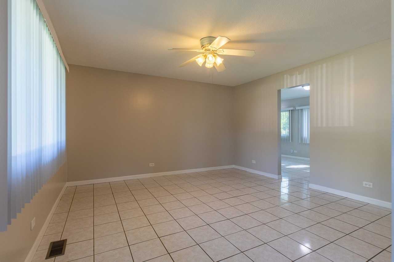 6847 Hawthorne Ln - Photo 2 of 18