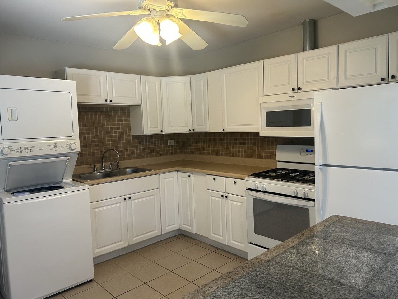6847 Hawthorne Ln - Photo 3 of 18